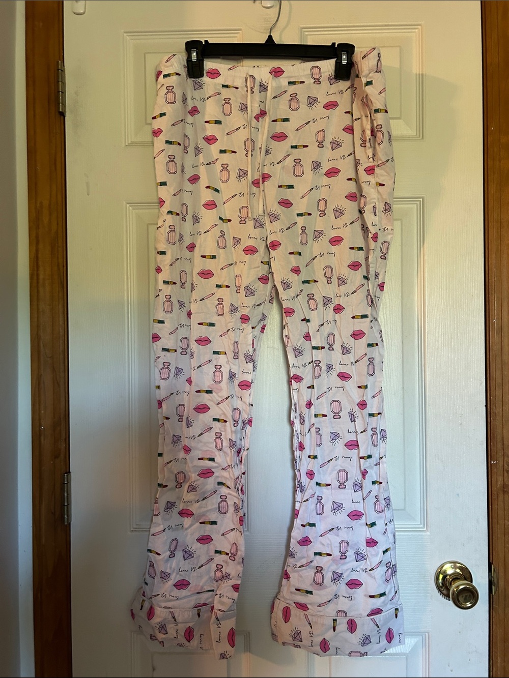 Victoria's Secret White Pajama Pants with Pink Lip & Makeup Print